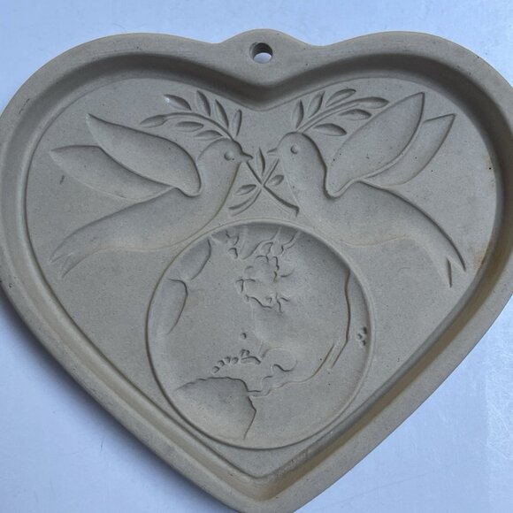 Pampered Chef Peace On Earth Heart 2002 Family Heritage Stoneware Cookie Mold - Picture 2 of 6